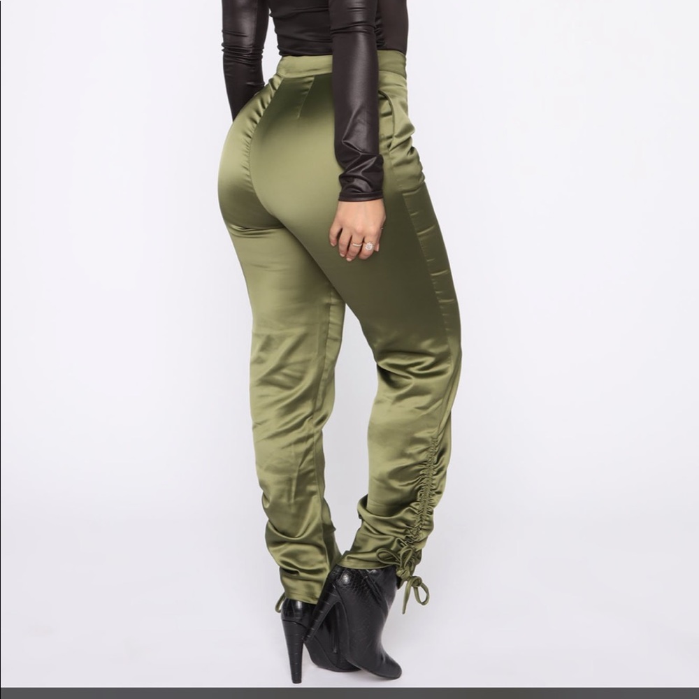 Brand new fashion Nova high waist satin pants M